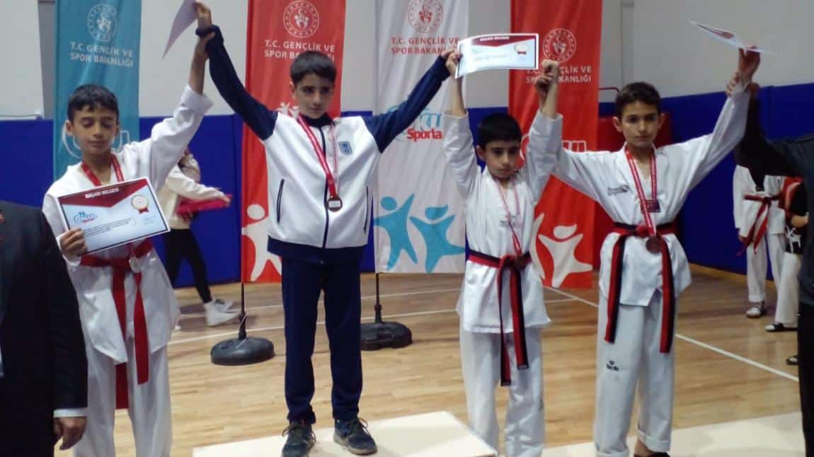Öğrencimiz Durak Efe BARAN'ın Taekwondo İller Arası Müsabakarda 3.lük başarısı.